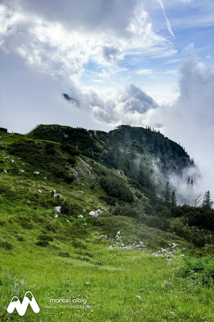 Wilder Kaiser Gebirge im Wolken-Nebelmeer von Sicht der Gruttenhütte (1.620m)